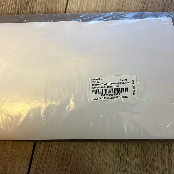 Badgley Mischka Corssybody with Diamond Quilting - Picture 5 of 8